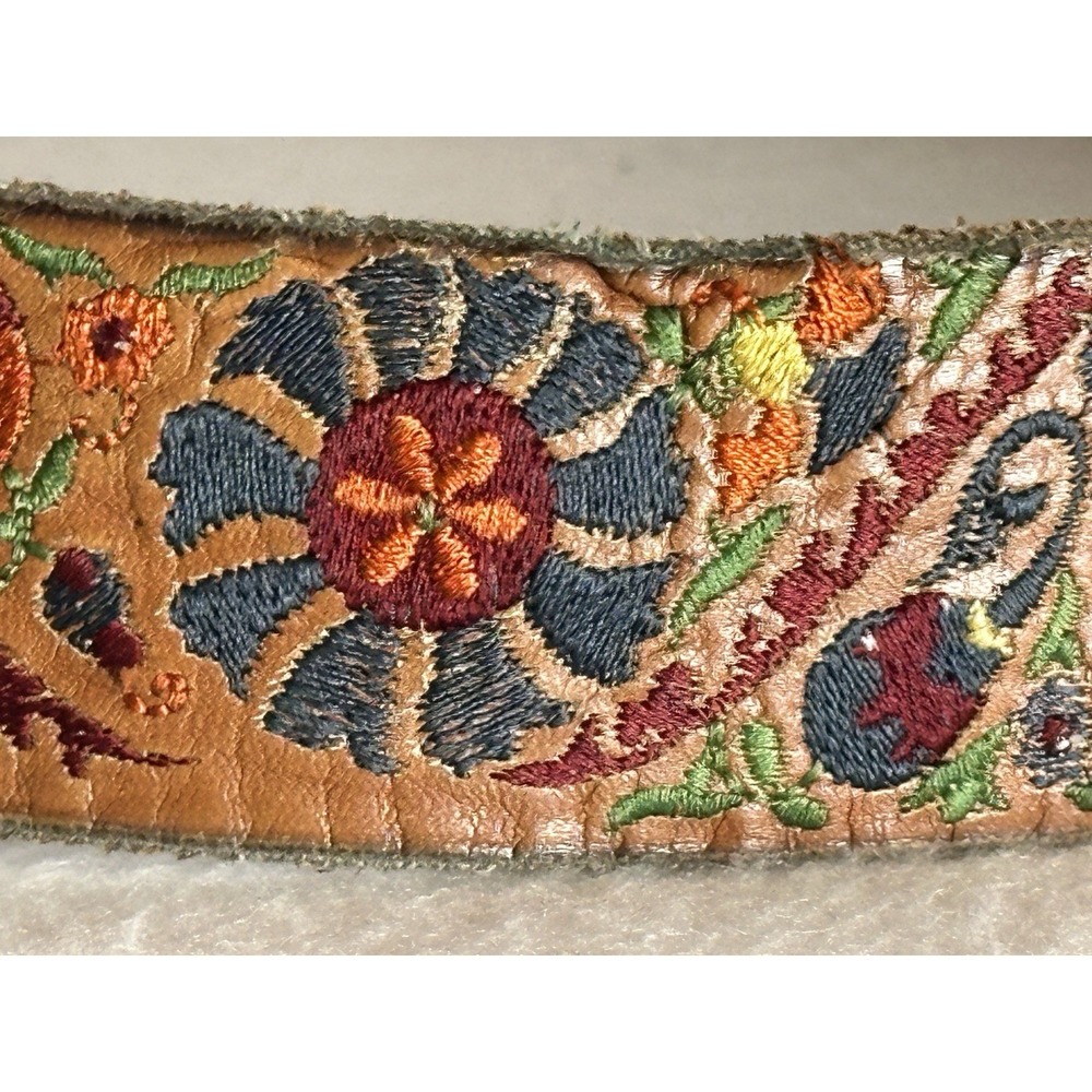 LUCKY BRAND Belt Womens sz.M Embroidered Floral Paisley Leather Brass Buckle - Picture 4 of 7